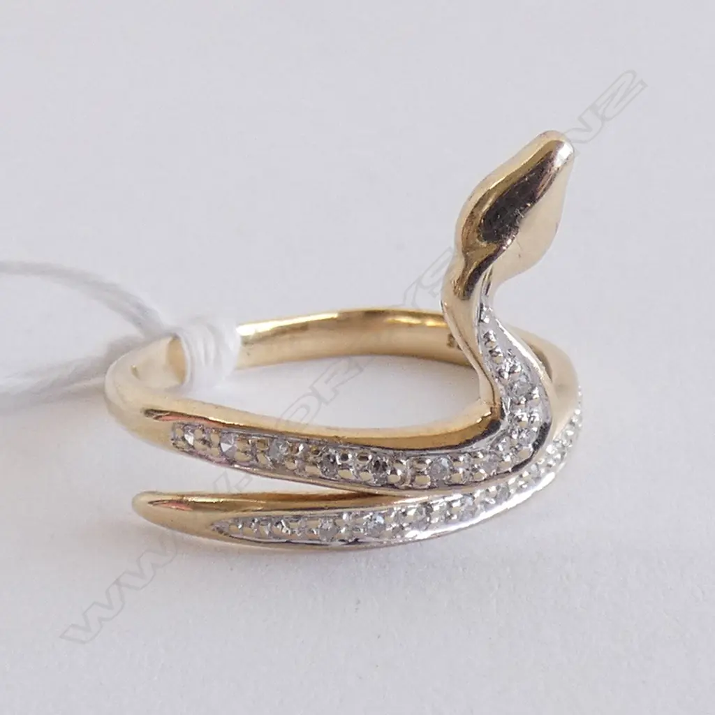 9CT GOLD AND DIAMOND SNAKE RING Image 1++