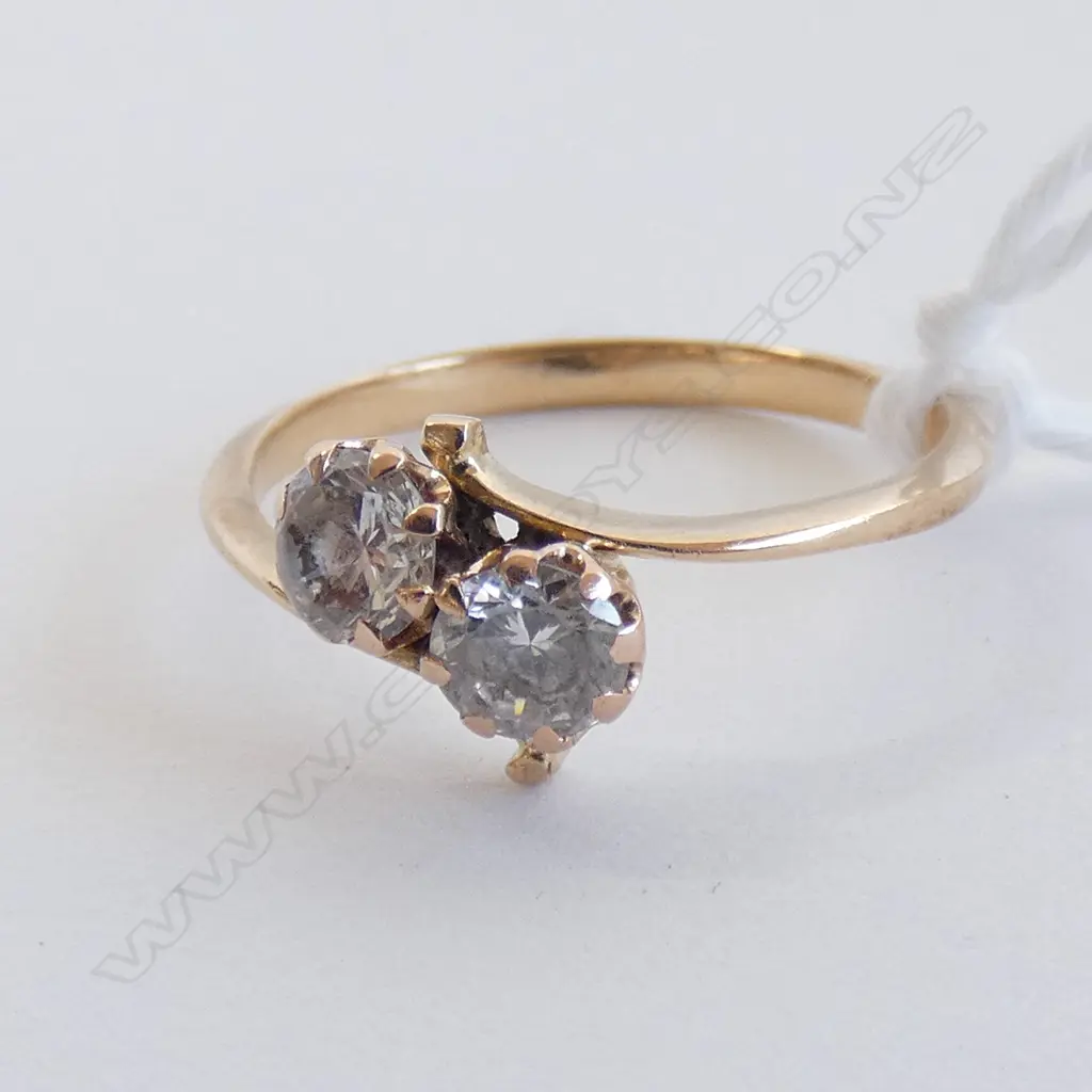 15CT YELLOW GOLD & FAUX 2 DIAMOND RING Image 1++