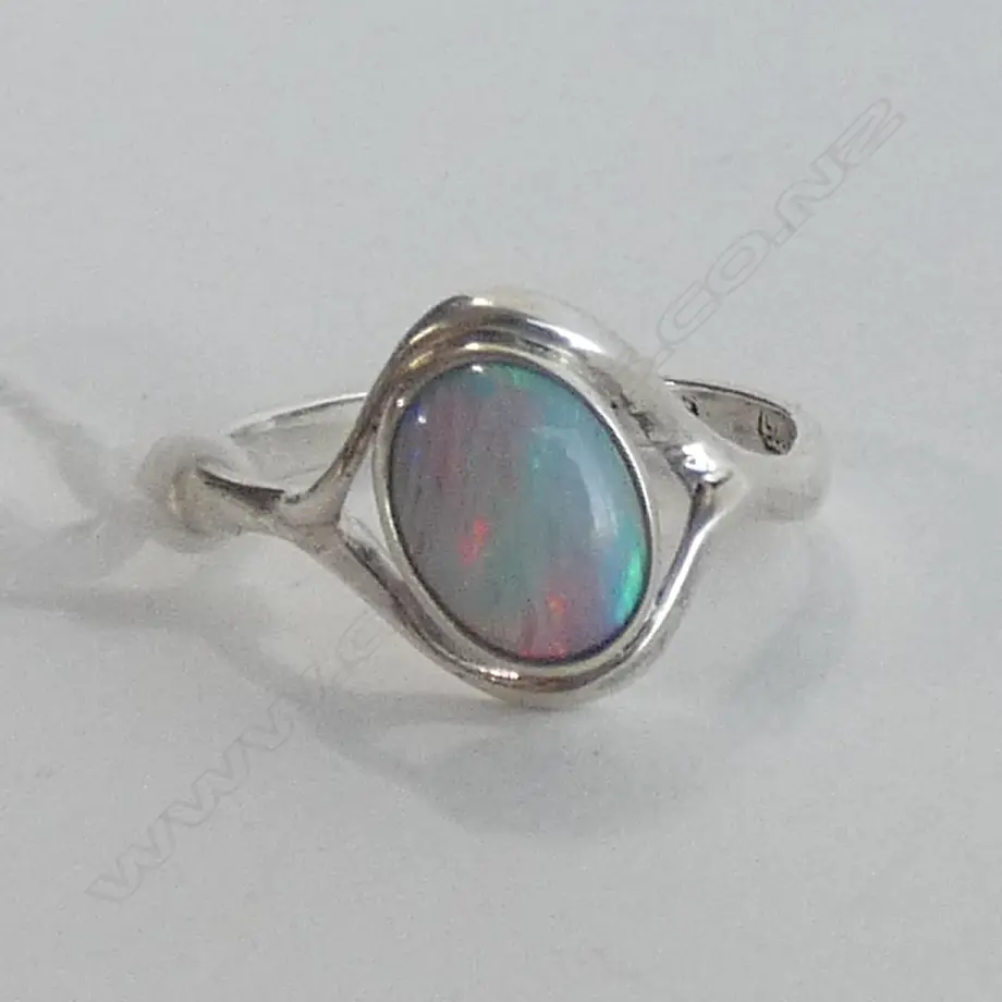 ST. SILVER & OPAL RING Image 1++