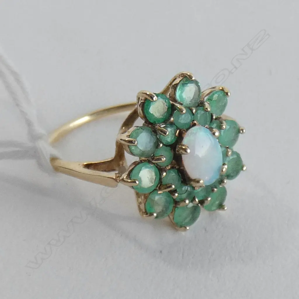 9CT GOLD EMERALD AND OPAL CLUSTER RING Image 1++