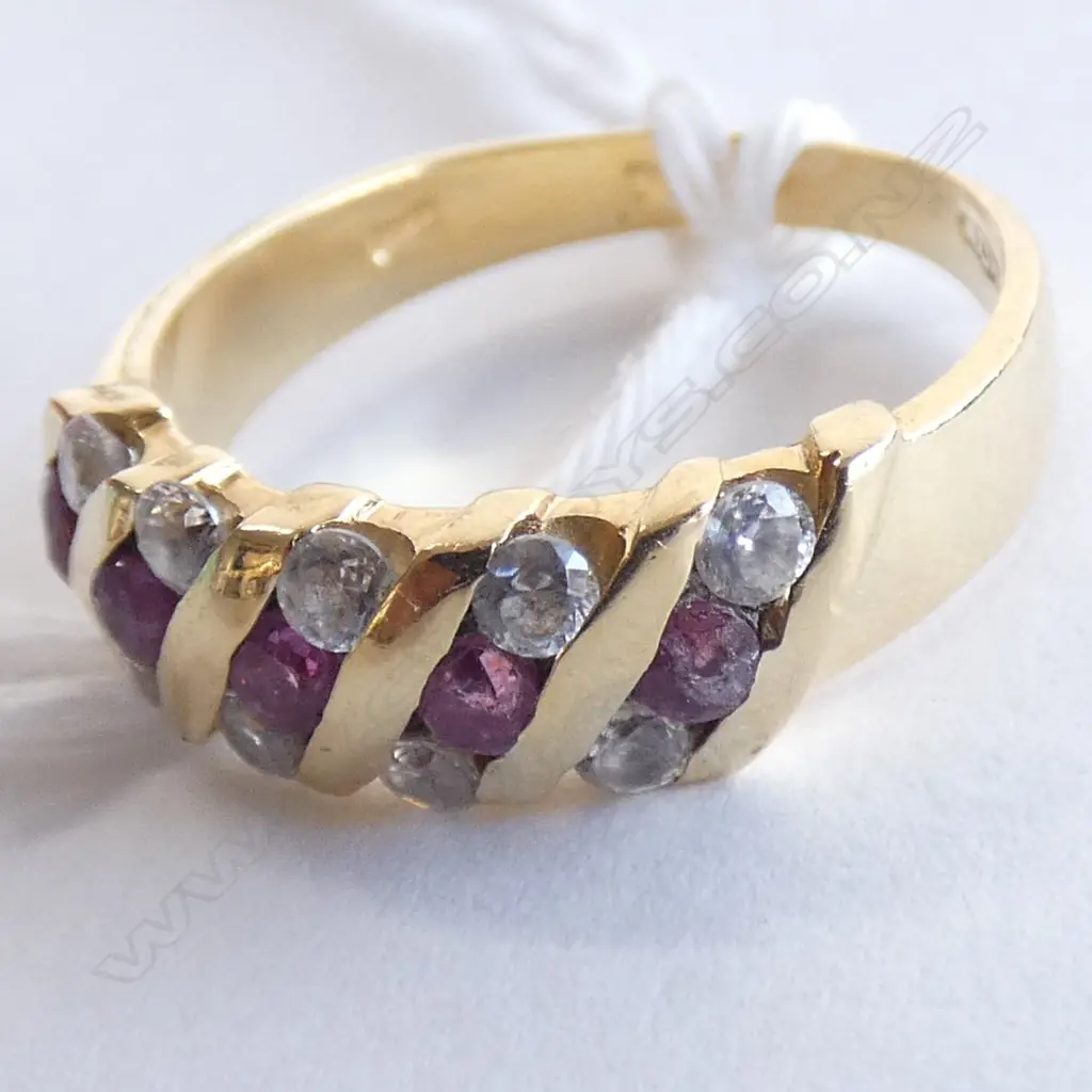 18CT RUBY & C Z. RING Image 1++