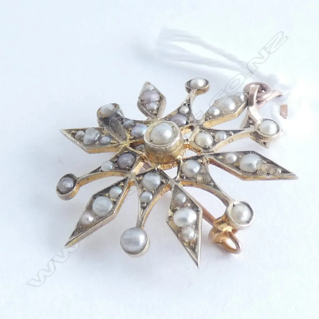 EDW YELLOW GOLD & SEED PEARL STAR BURST BROOCH Image 1++