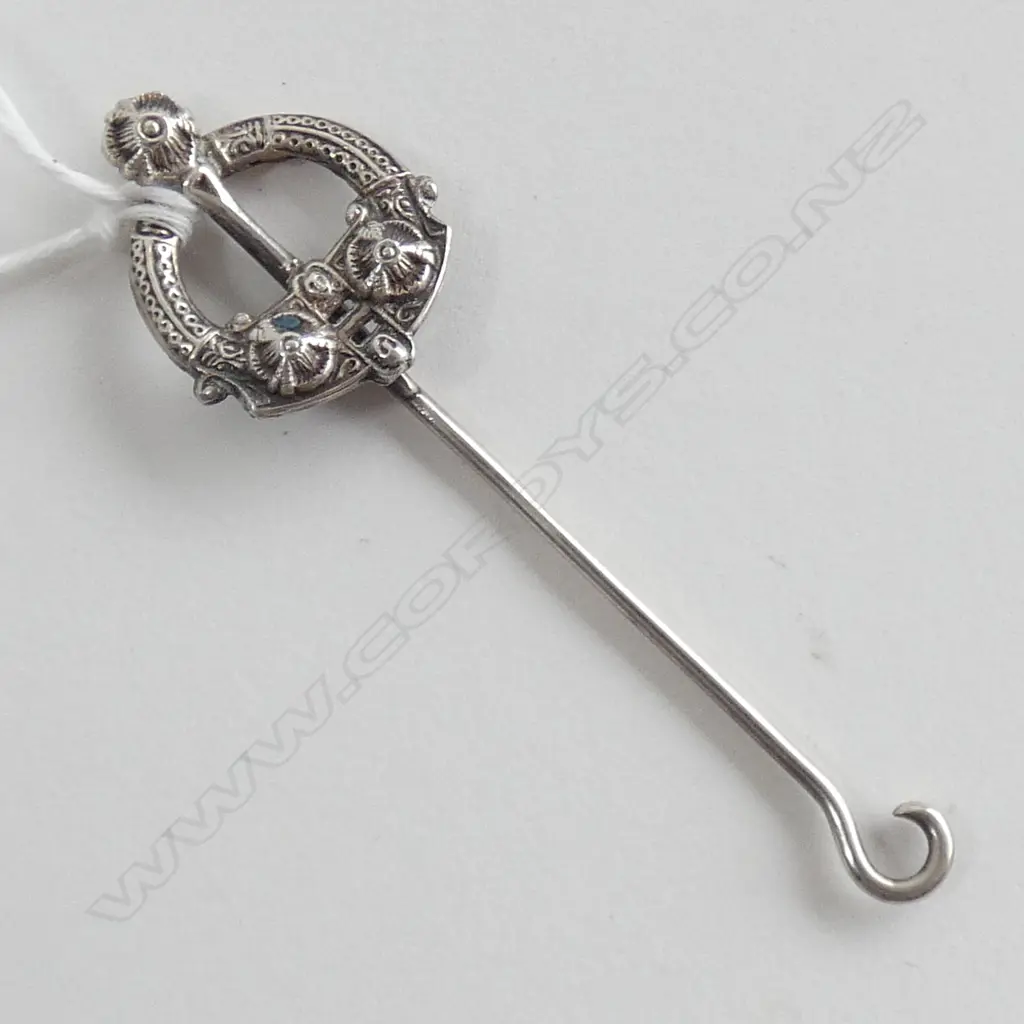 ENGLISH SILVER BOOT HOOK Image 1++