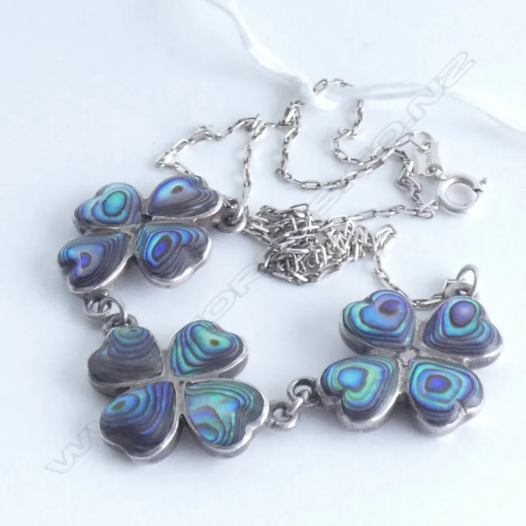 VINTAGE SILVER & PAUA TRIPLE FOIR LEAF CLOVER NECKLACE Image 1++