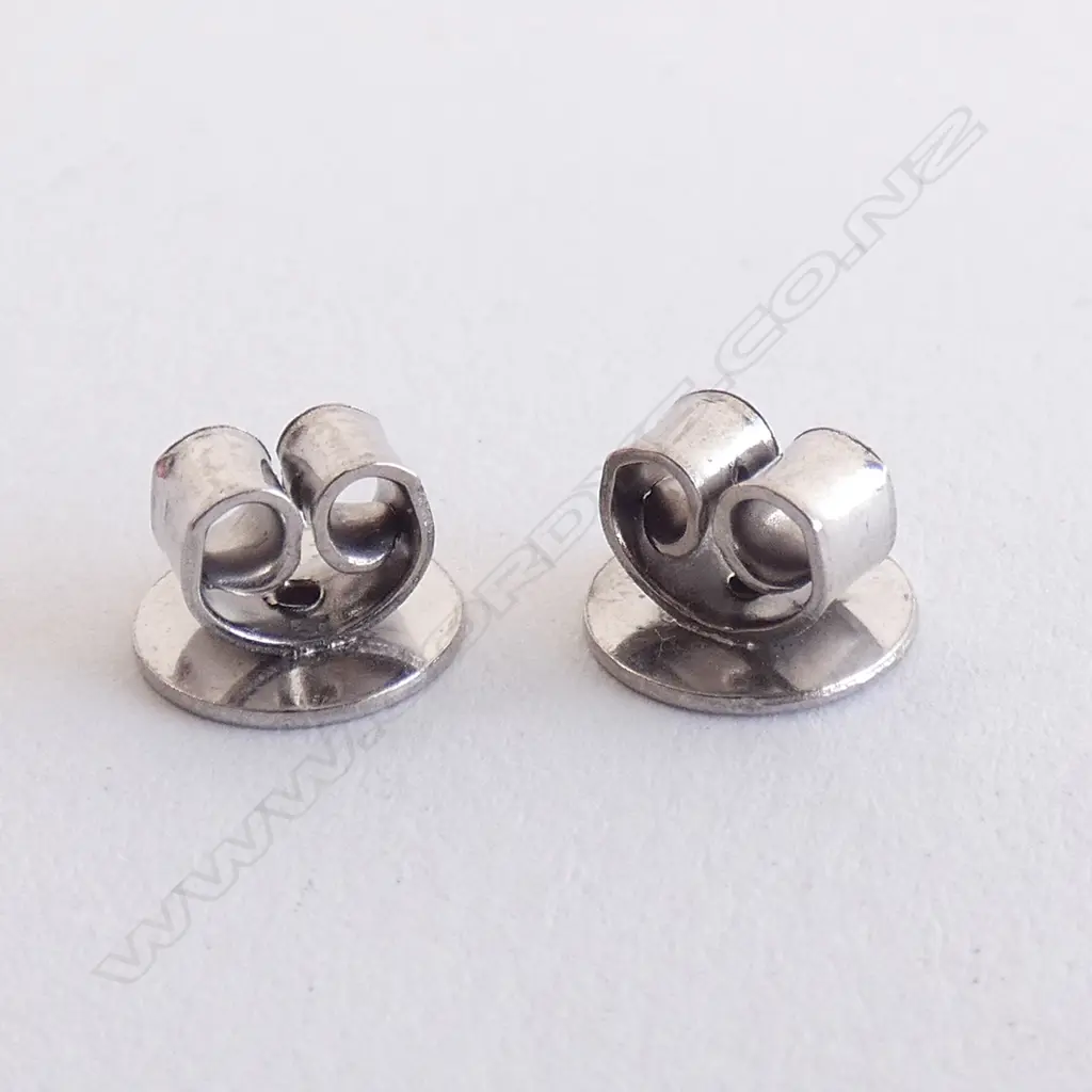 PAIR OF LARGE 18CT WHITE GOLD EARRING BUTTERFLIES 1.8gm Image 1++