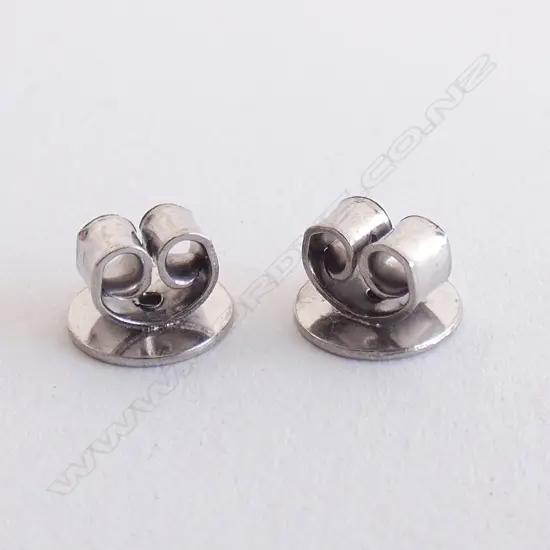 PAIR OF LARGE 18CT WHITE GOLD EARRING BUTTERFLIES 1.8gm