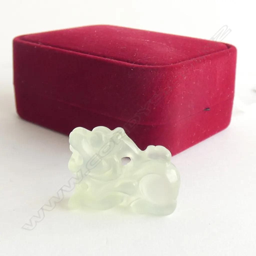 JADE (?) LION PENDANT Image 1++