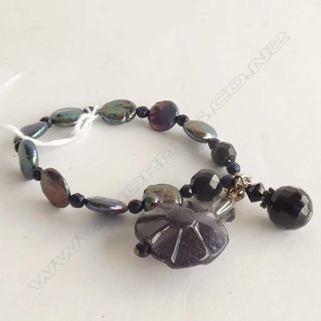 MOP & CRYSTAL BRACELET Image 1++