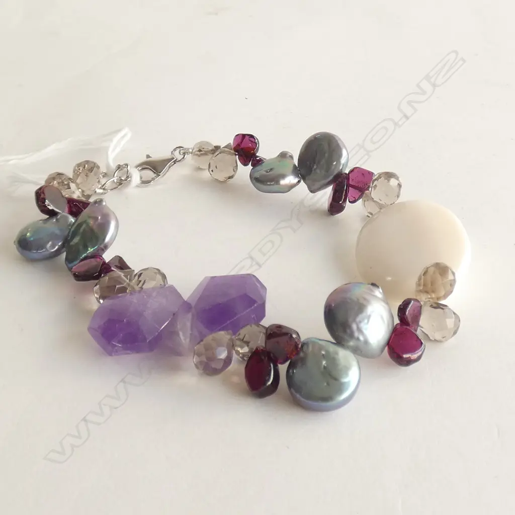 MOP, AMETHYST & CRYSTAL BRACELET Image 1++