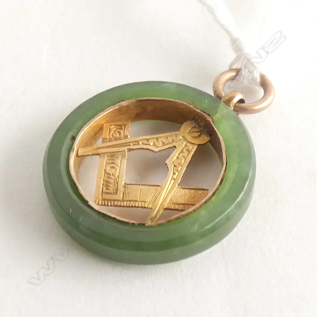 9CT & POUNAMU MASONIC FOB CIRCULAR Image 1++
