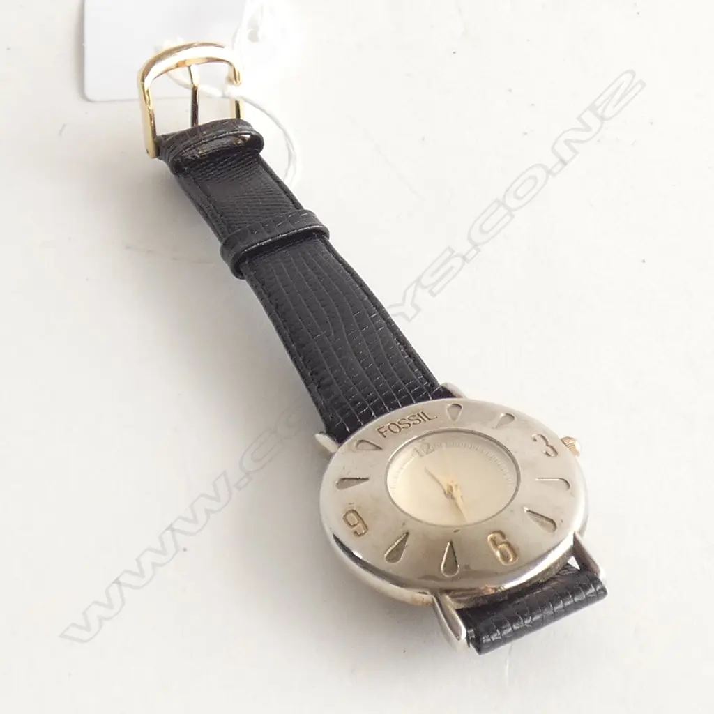 'FOSSIL' GENTS WRISTWATCH  Image 1++