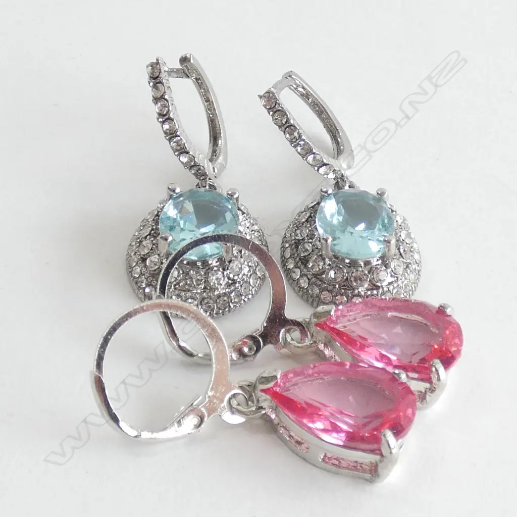 2 PRS SILVER EARRINGS WITH COLOURED STONES... Image 1++