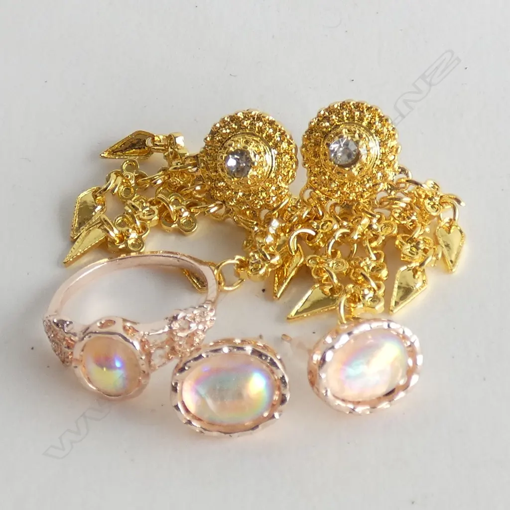 RING & 2 PRS EARRINGS. 1X SET GILT & OPAL. 1X TASSLE PR Image 1++
