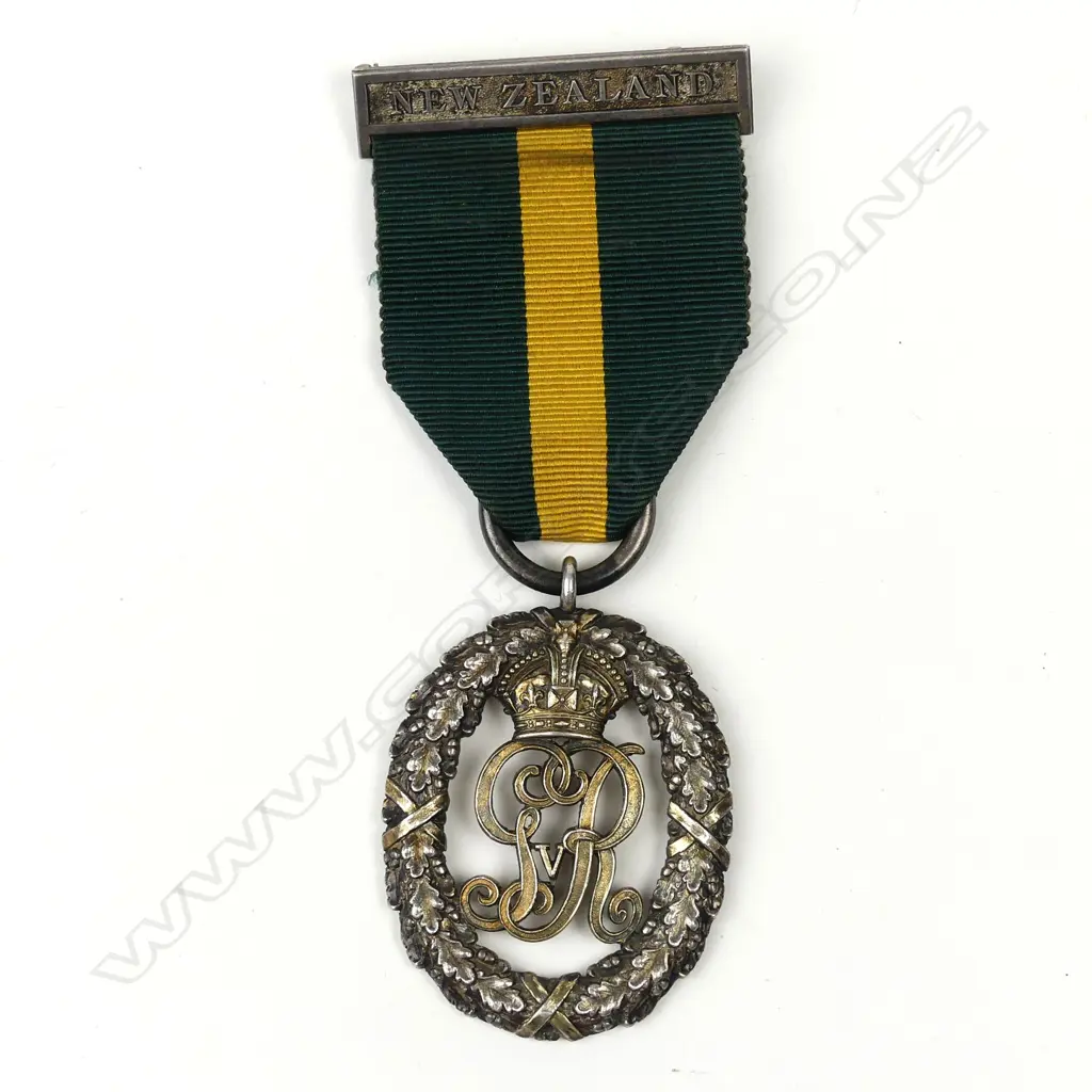 EFFICIENCY DECORATION 1919 GR WITH SUSPENSION RIBBON AND PIN Image 1++