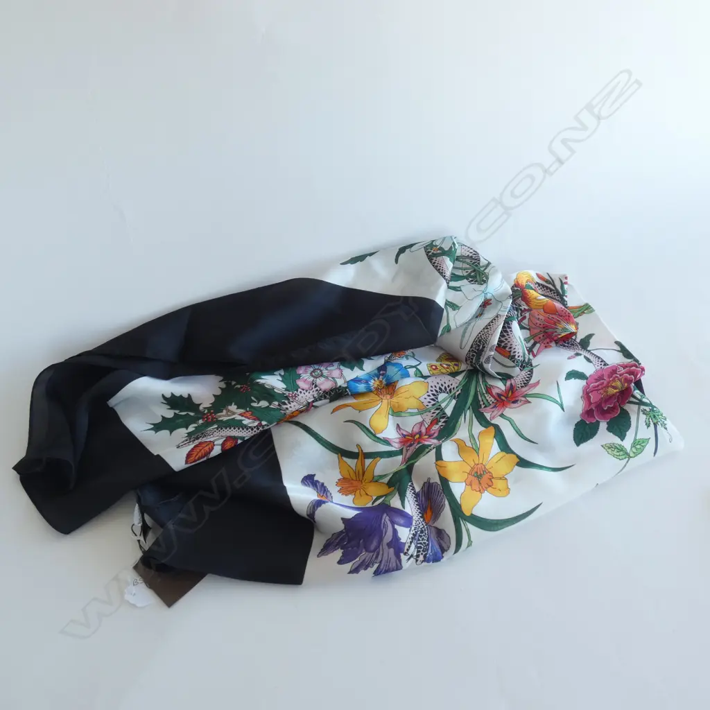 GUCCI SILK SCARF - BRAND NEW WITH LABEL Image 1++