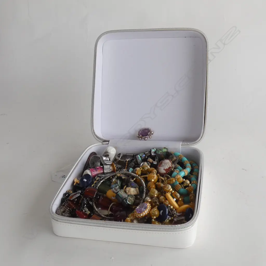 9CT AMETHYST & PEARL BROOCH +ASST. COSTUME JEWELLERY WATCHES ETC... Image 1++