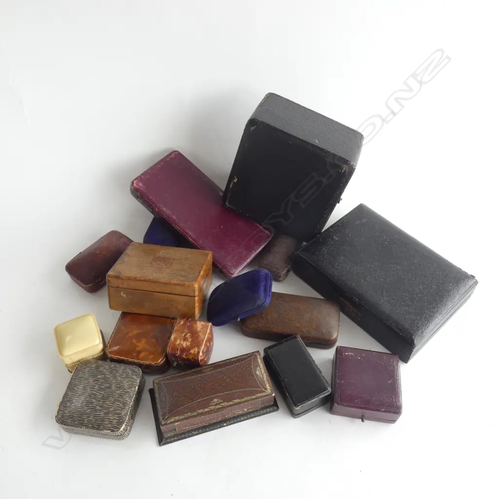 16 X ASSORTED ANTIQUE JEWELLERY BOXES Image 1++