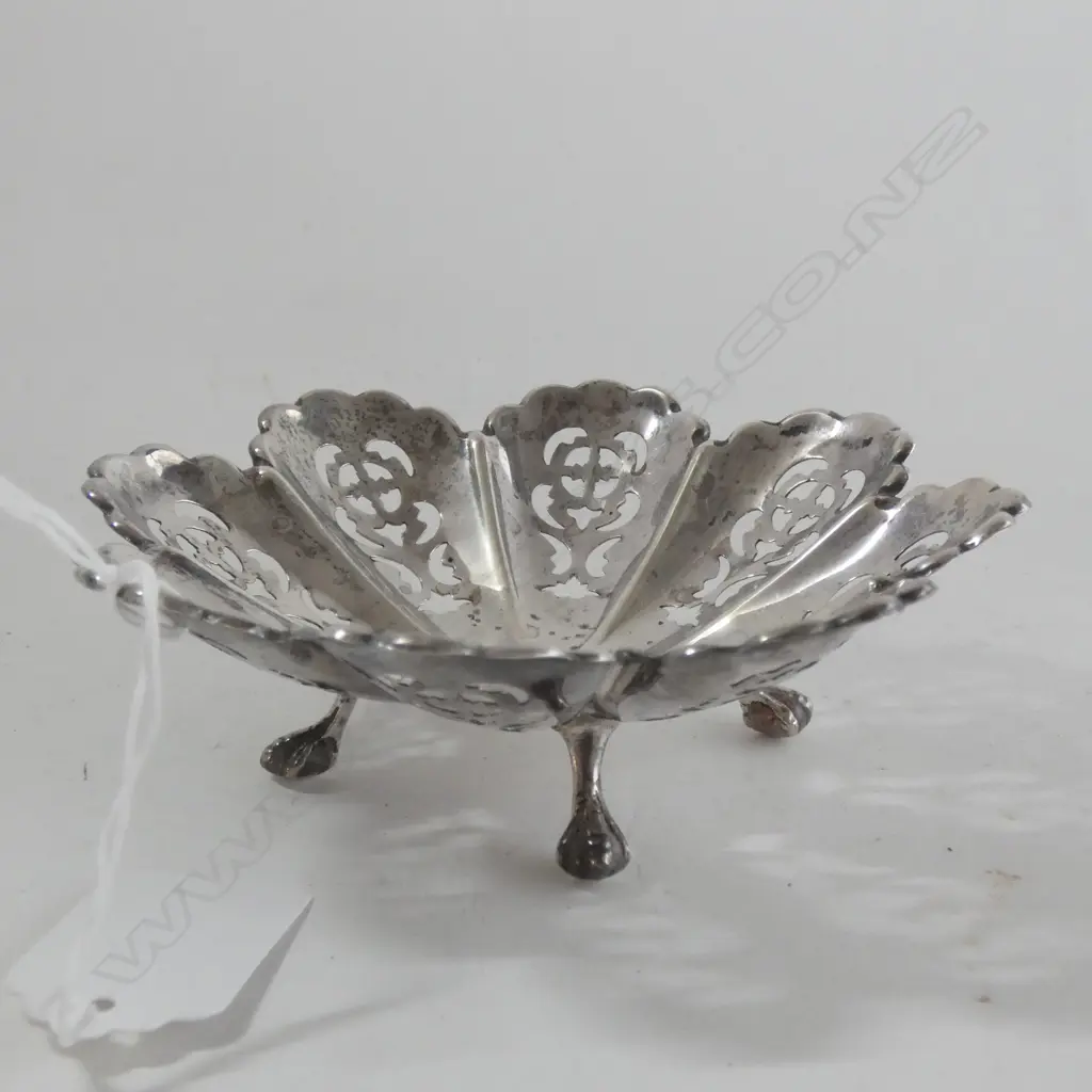 STG SILVER PIERCED DISH BIRMINGHAM 1906 - ENGRAVED 1886-1911 57GMS Image 1++