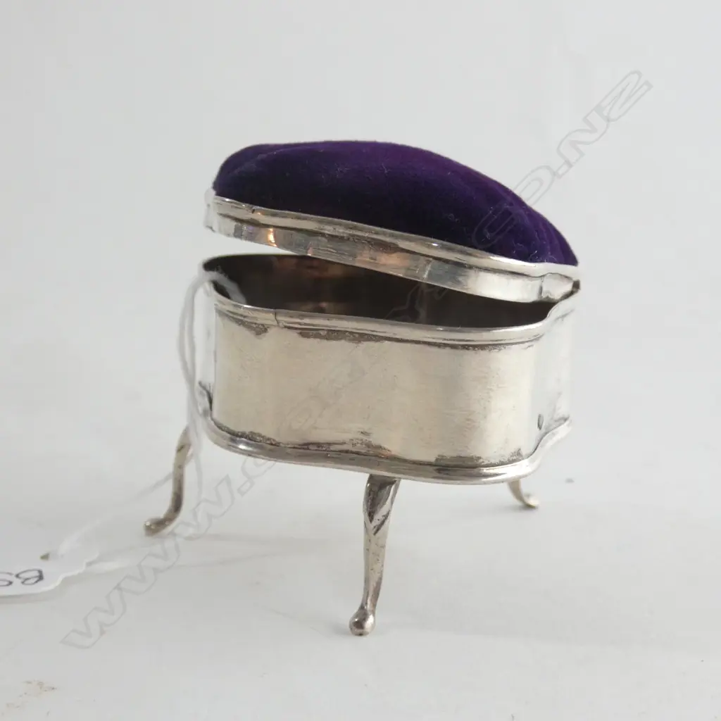 SM STG SILVER VELVET LIDDED TRINKET BOX  TOTAL WGT 26GMS Image 1++