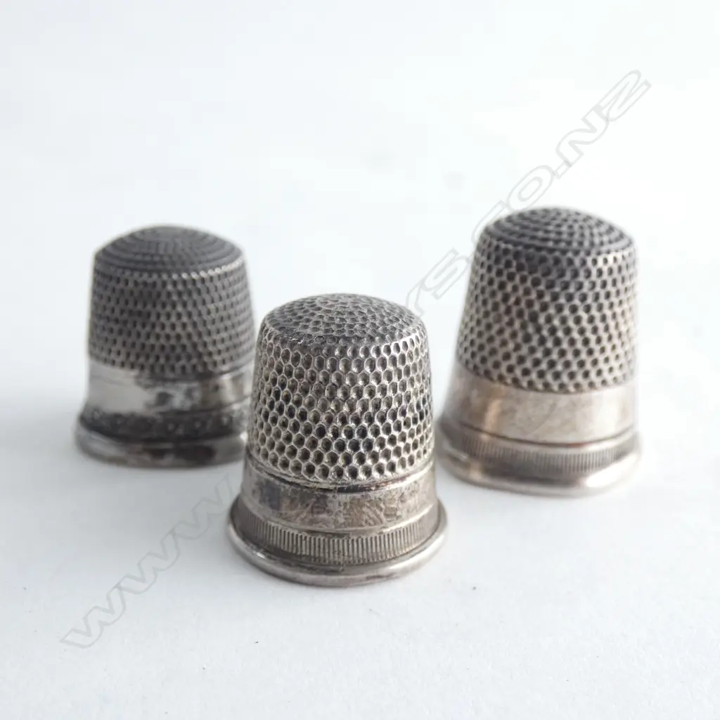 THREE STG SILVER THIMBLES 8GMS Image 1++