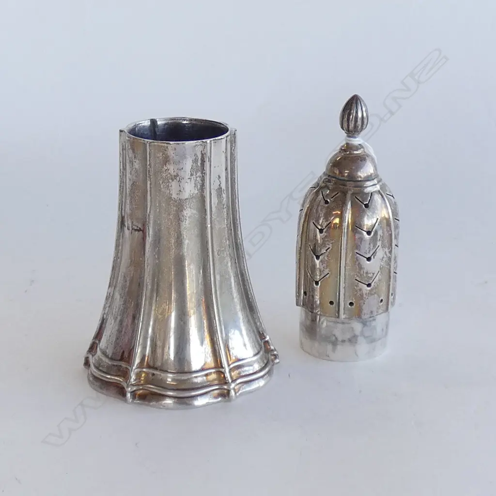 EARLY 20THC SILVER SKY SCRAPER SUGAR SIFTER 161gms Image 1++