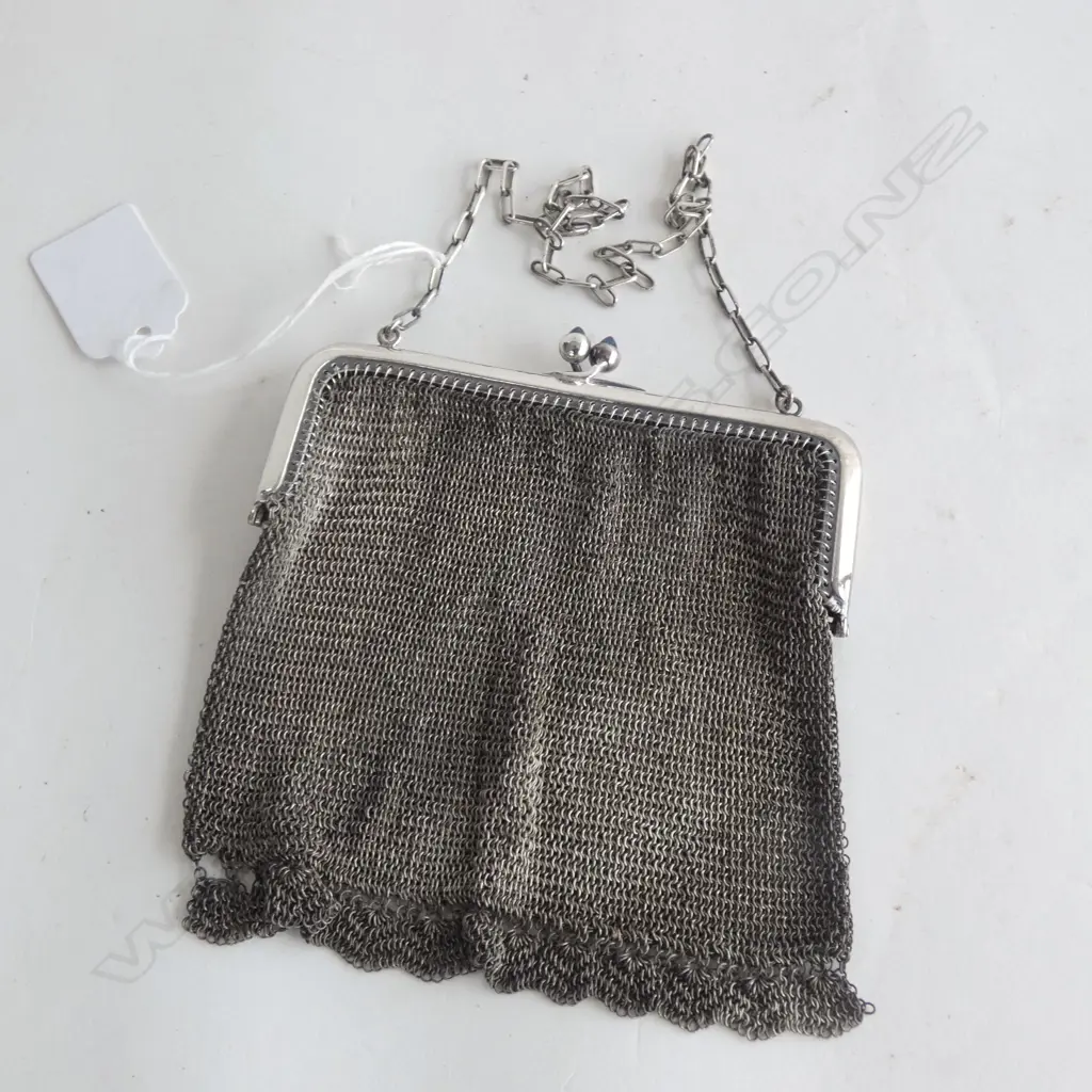 VINTAGE CHAIN MESH EVENING BAG  Image 1++