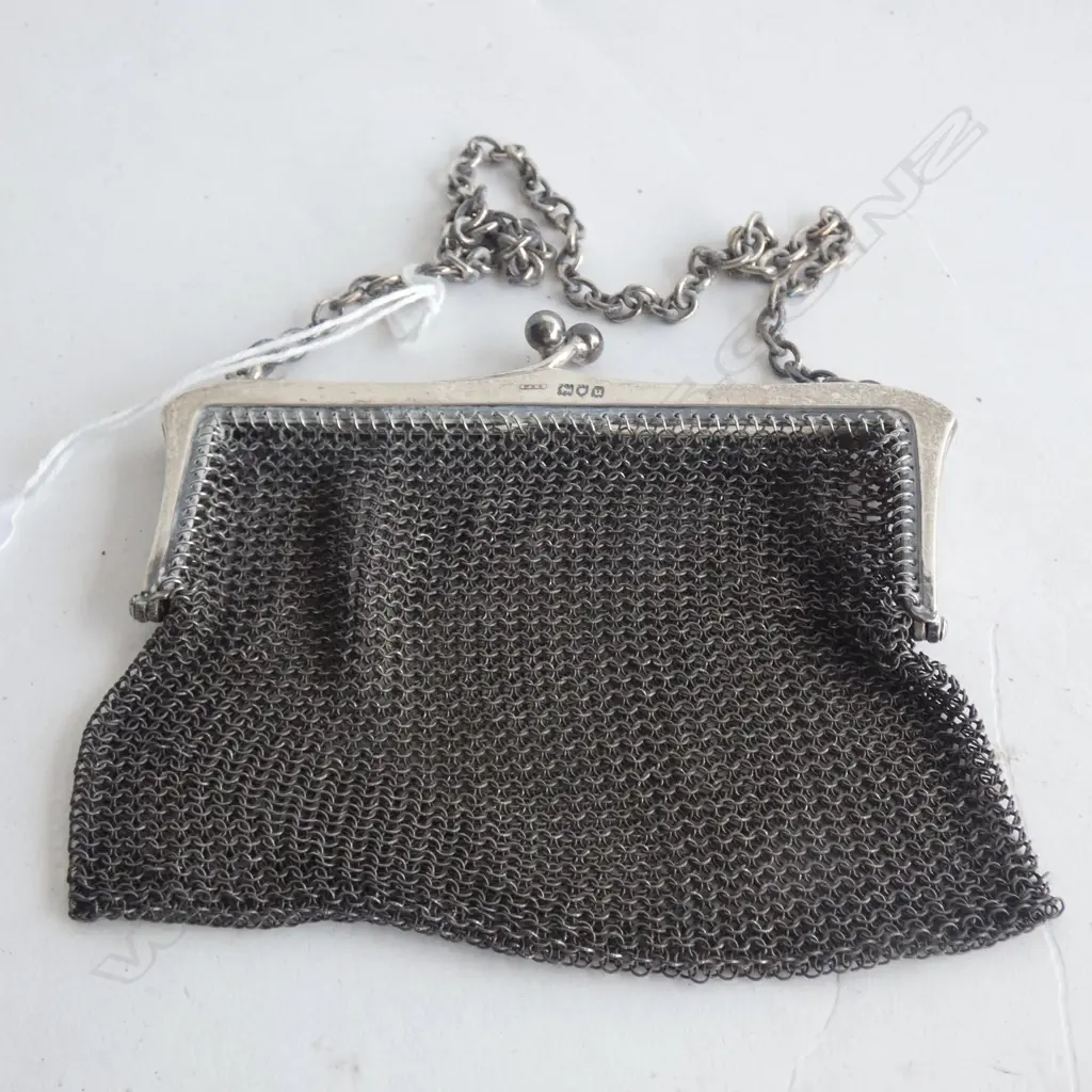 SM STG SILVER FRAMED CHAIN MESH EVENING PURSE  Image 1++