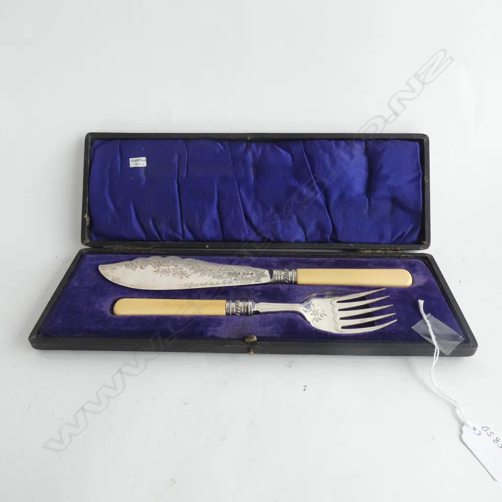 SET STG SILVER & BONE 2 PC ENGRAVED FISH SERVING SET - IN ORIGINAL BOX  Image 1++
