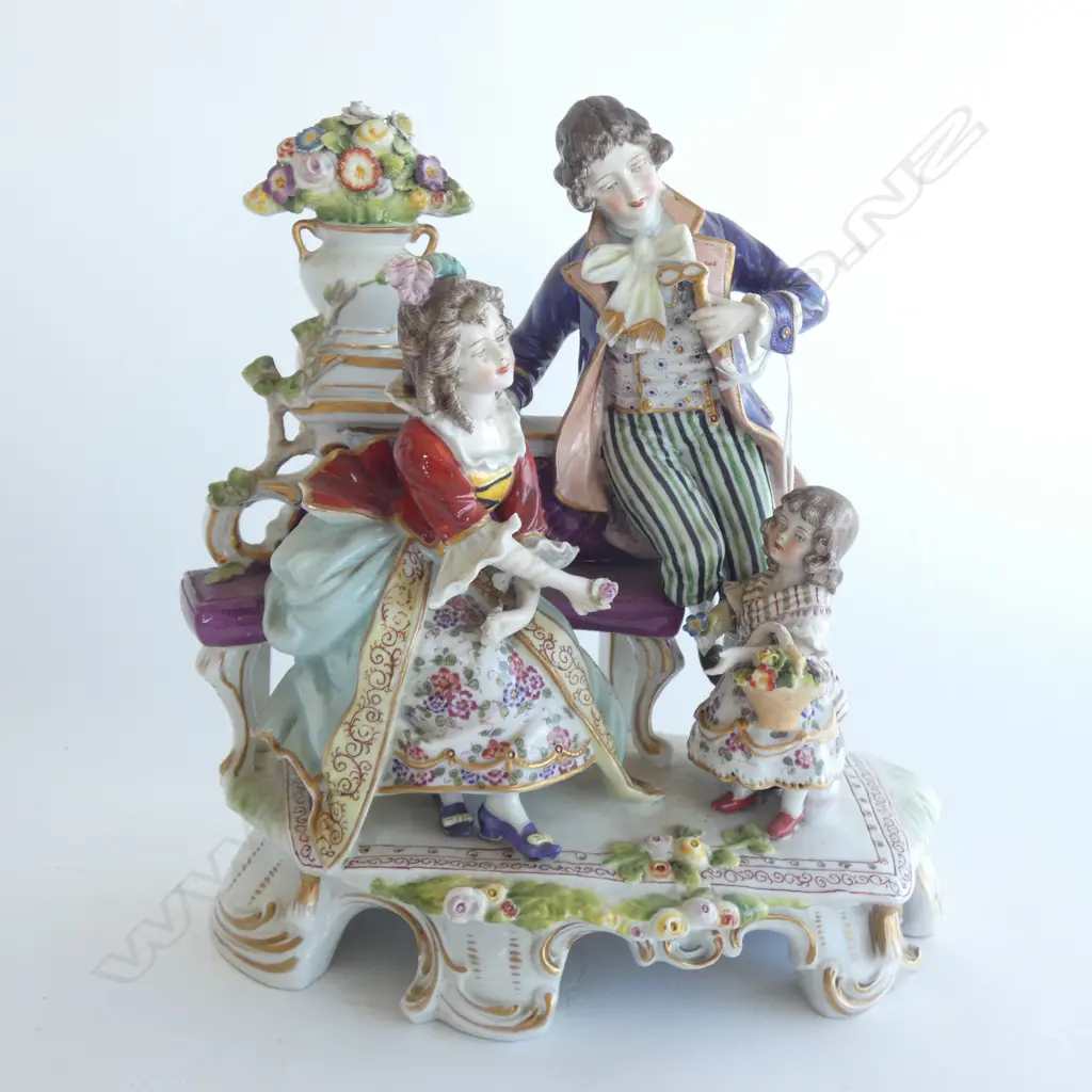 VINTAGE PORCELAIN FIGURINE - FAMILY SCENE - H. 230MM Image 1++