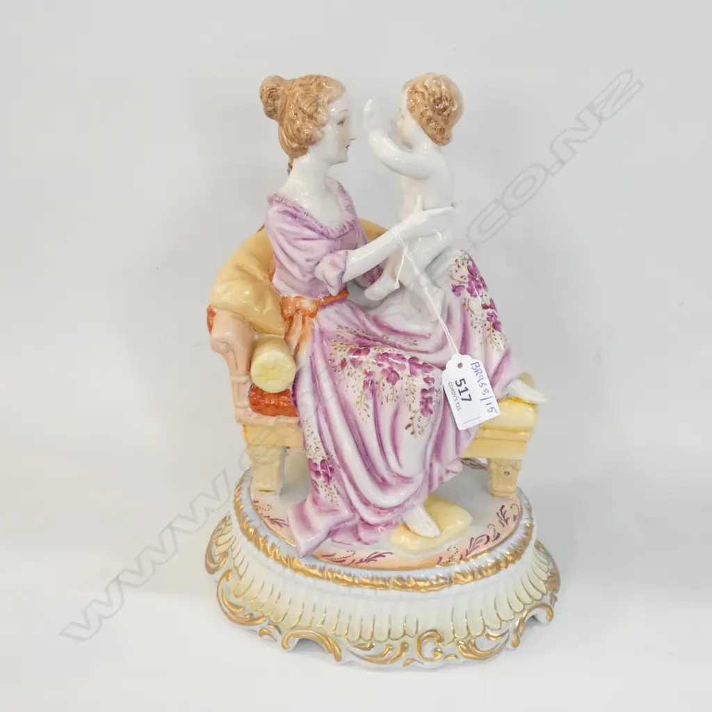 REISHA PORCELIAN FIGURE - MOTHER & CHILD Image 1++