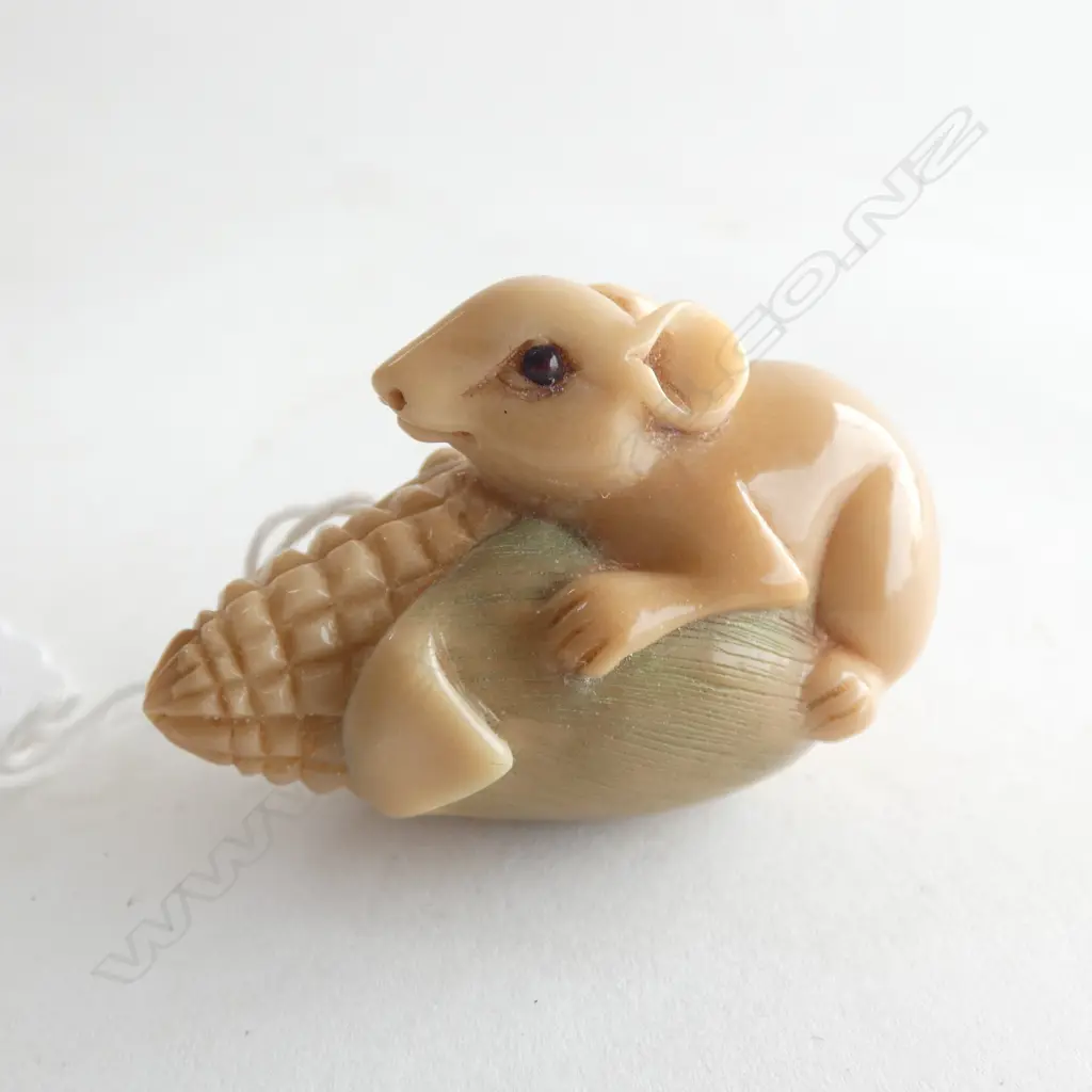 TAGUA NUT CARVED MOUSE ON COB NETSUKE  Image 1++