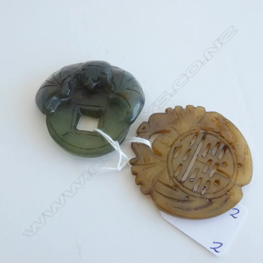 2 CHINESE JADE PENDANTS. GREEN COIN & BAT.... Image 1++