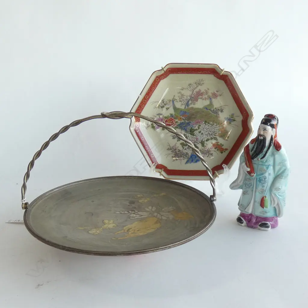 ORIENTAL ITEMS; FIGURE (H 145MM) SATSUMA PLATE (DIA 180MM) & BRASS TRAY W WOODEN FEET (DIA 230MM) Image 1++