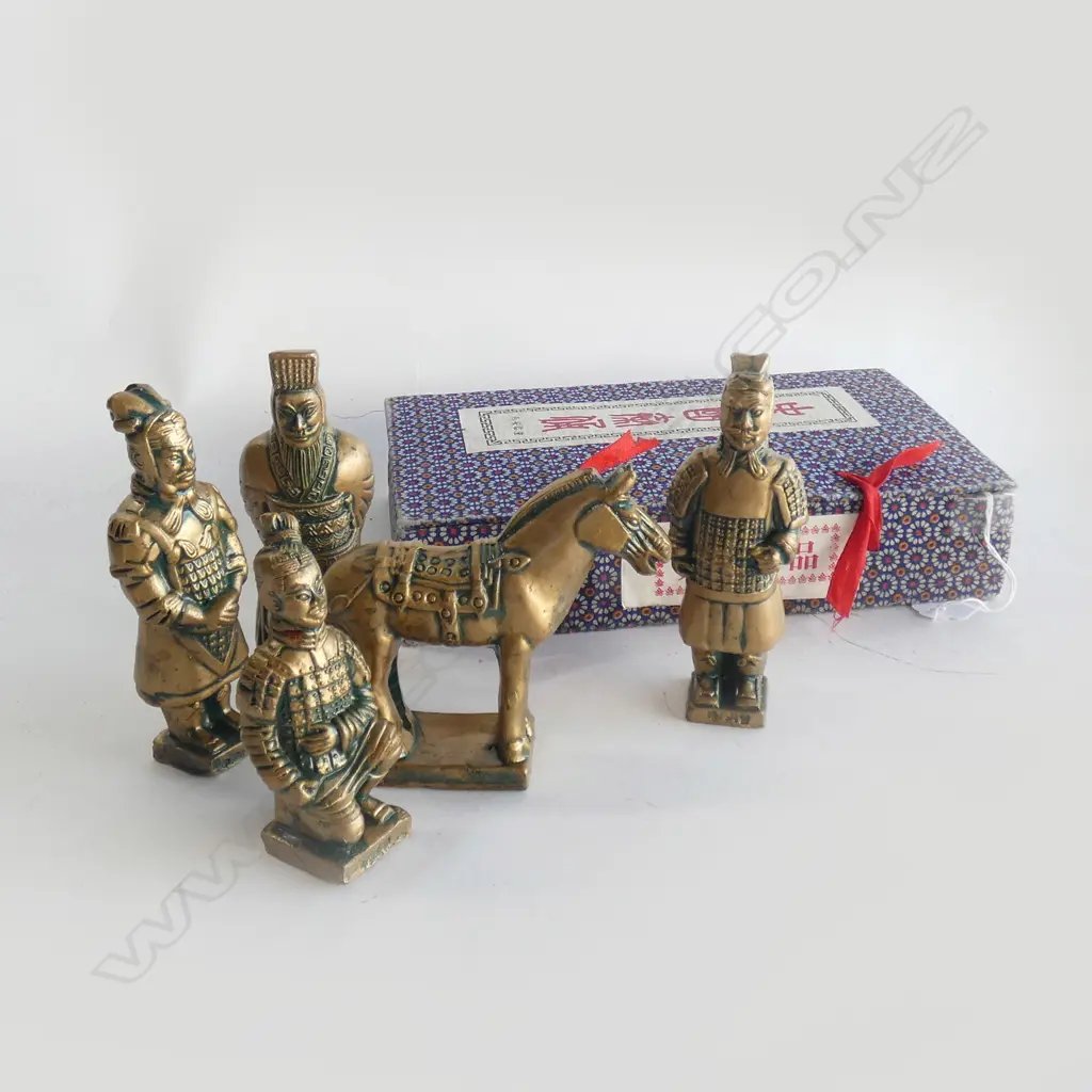STATUES OF TERRACOTTA WARRIORS OF QIN DYNASTY - 5 PCS (1 MISSING) IN ORIGINAL BOX  Image 1++