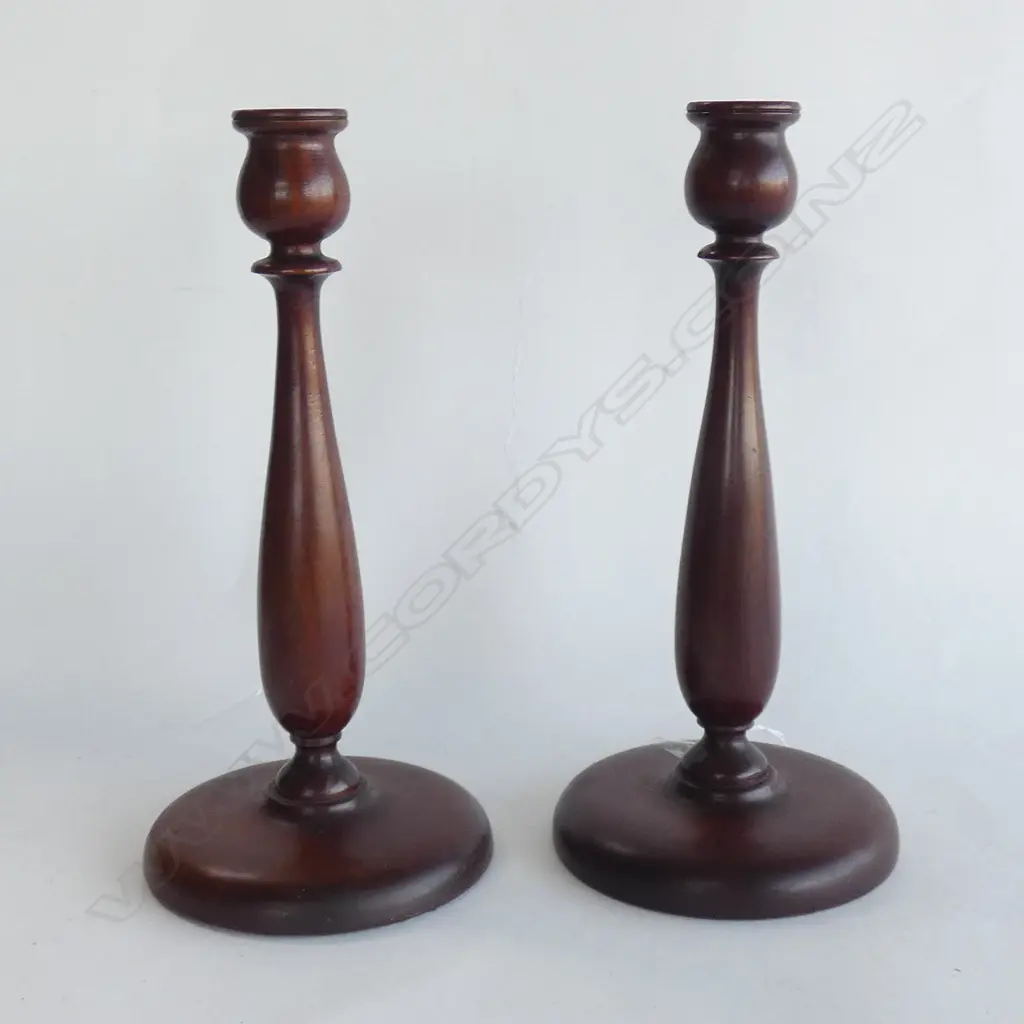 PR MAHOGANY TURNED CANDLESTICKS H. 315MM Image 1++