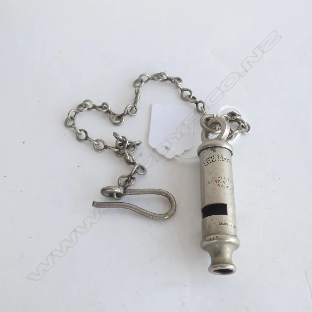 VINTAGE METROPOLITAN POLICE WHISTLE & CHAIN  MADE IN ENGLAND  Image 1++