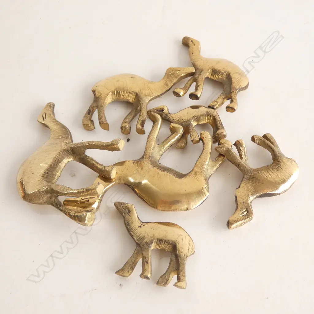 CARAVAN OF 7 SM BRASS CAMELS - VARIOUS SIZES - LARGEST H 50MM Image 1++