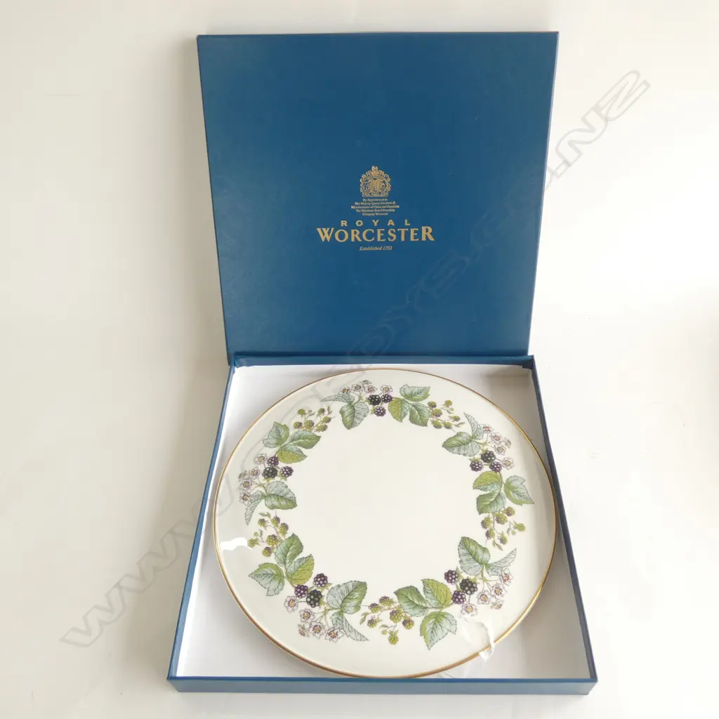 ROYAL WORCESTER LAVINIA PAVLOVA PLATE (DIA 280MM) IN ORIGINAL BOX Image 1++