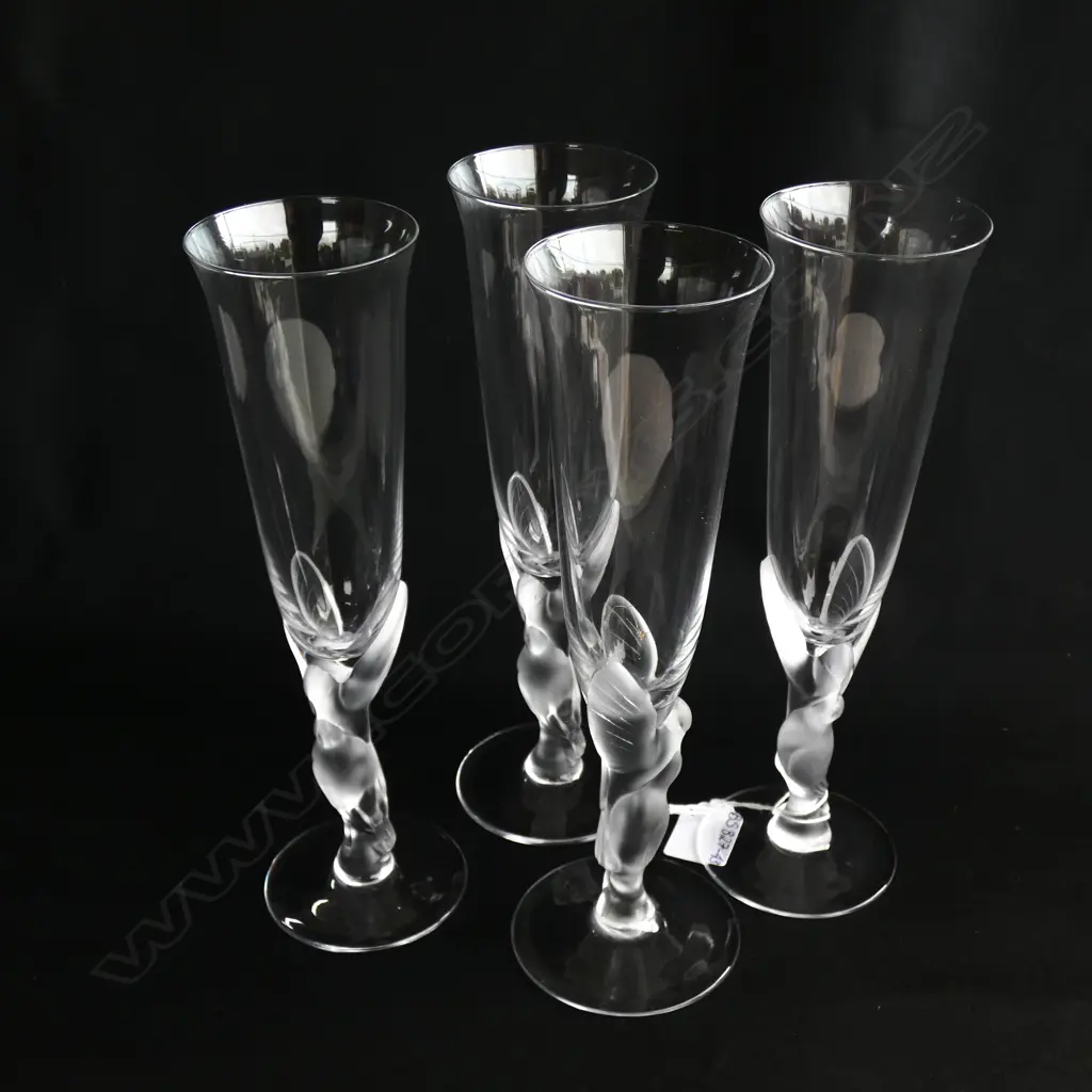 FOUR FABERGÉ CRYSTAL CHAMPAGNE FLUTES WITH KISSING SNOW DOVES  Image 1++