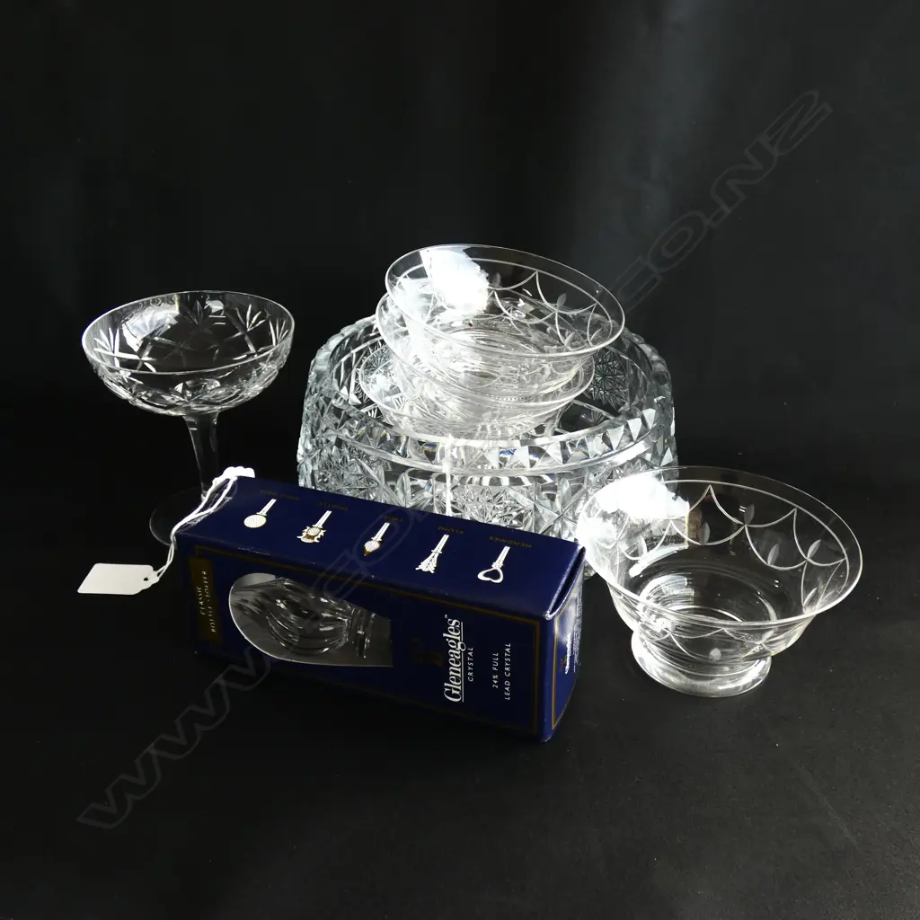 ASST CRYSTAL; SALAD BOWL (DIA 200MM) 4 DESSERT BOWLS; BOTTLE STOPPER (IN BOX) & CHAMPAGNE GLASS Image 1++