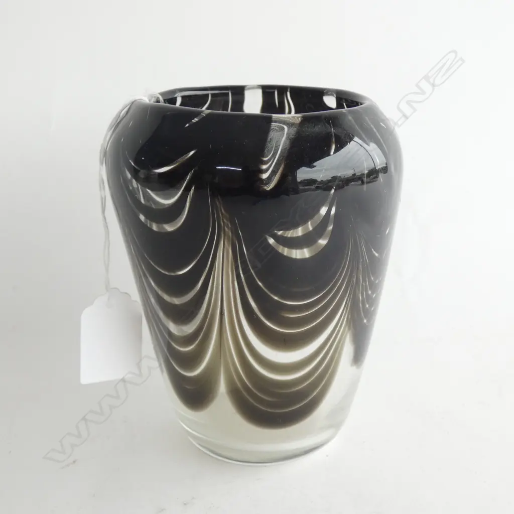 NZ HAND BLOWN GLASS VASE H. 145MM Image 1++