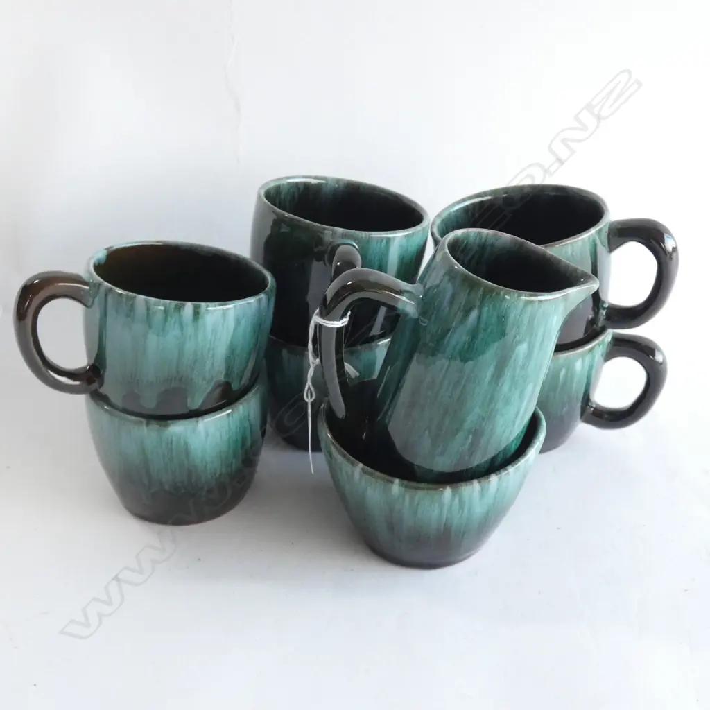BLUE MOUNTAIN POTTERY; 6 MUGS + JUG & SUGAR BOWL Image 1++