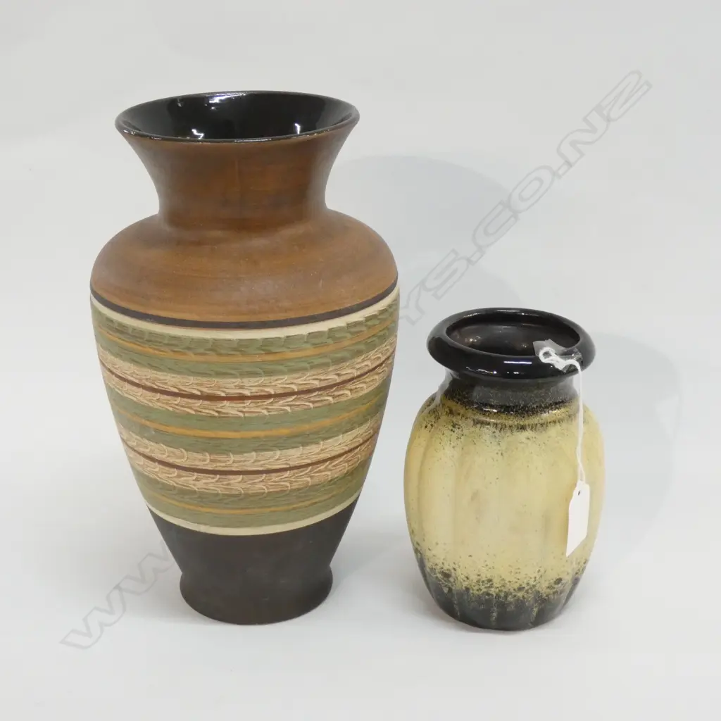 2 GERMAN RETRO VASES Image 1++
