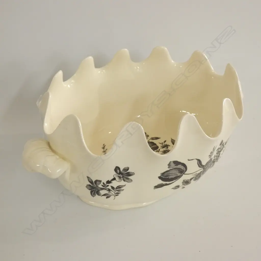 WEDGWOOD BLACK & WHITE LG DEEP BOWL - W HANDLES - SCALLOPED RIM 330 X 210MM Image 1++