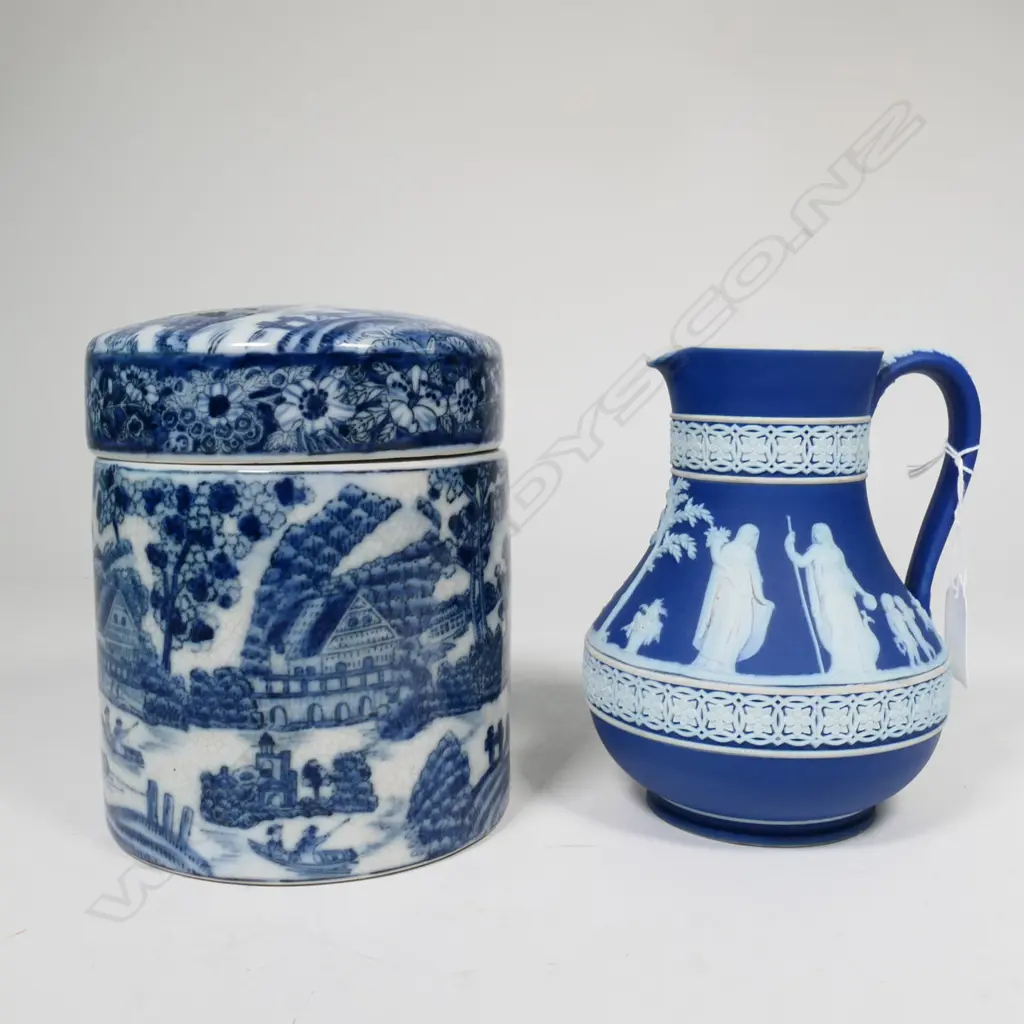 WEDGWOOD B&W JUG (H.150MM) & CHINESE B&W LIDDED GINGER JAR (H. 160MM) Image 1++