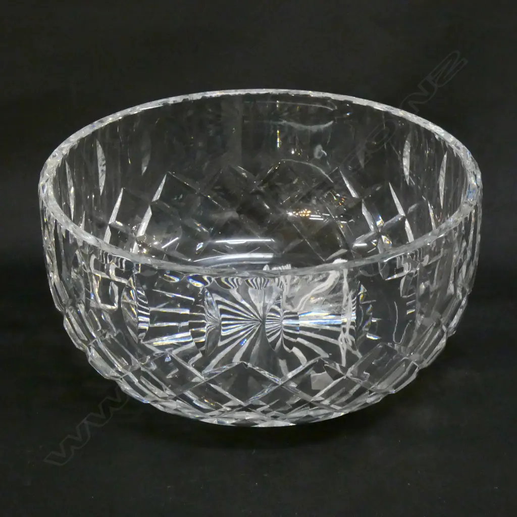 LG CRYSTAL CUT GLASS BOWL DIA 200MM Image 1++