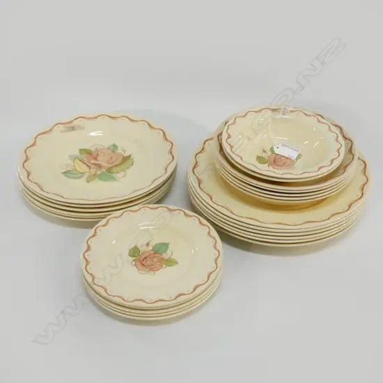24 PIECE SUSIE COOPER PART SERVICE