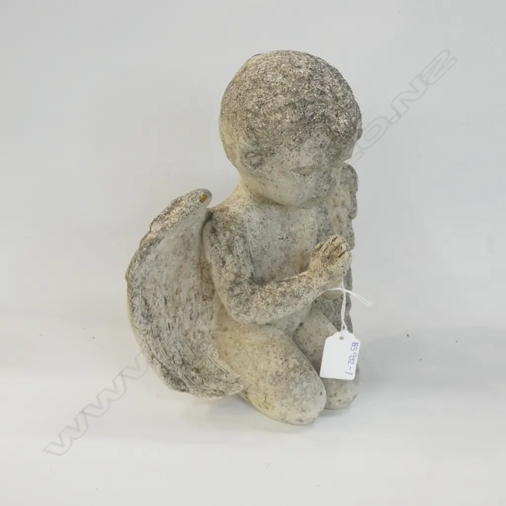 OLD CONCRETE ANGEL GARDEN ORNAMENT H 260MM  Image 1++