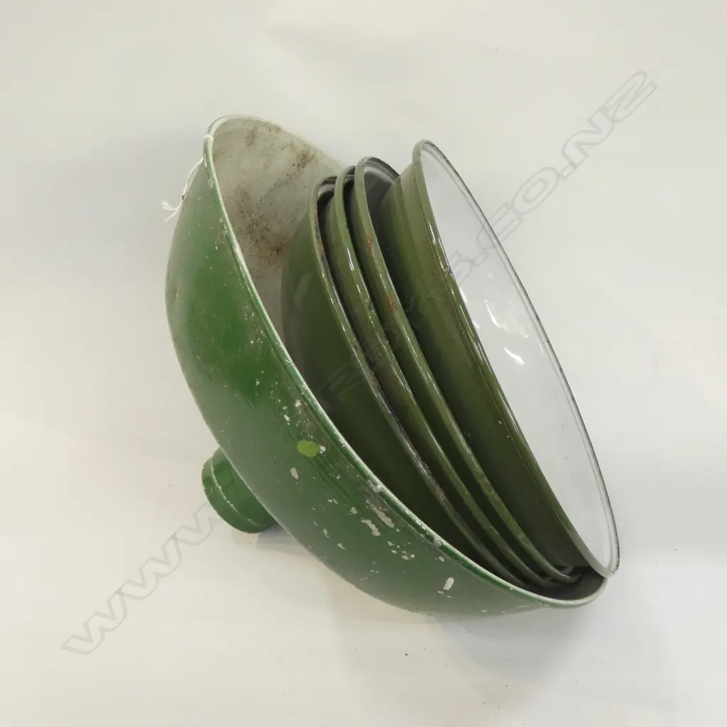 5 VINTAGE GREEN ENAMEL CEILING LIGHT FITTINGS Image 1++