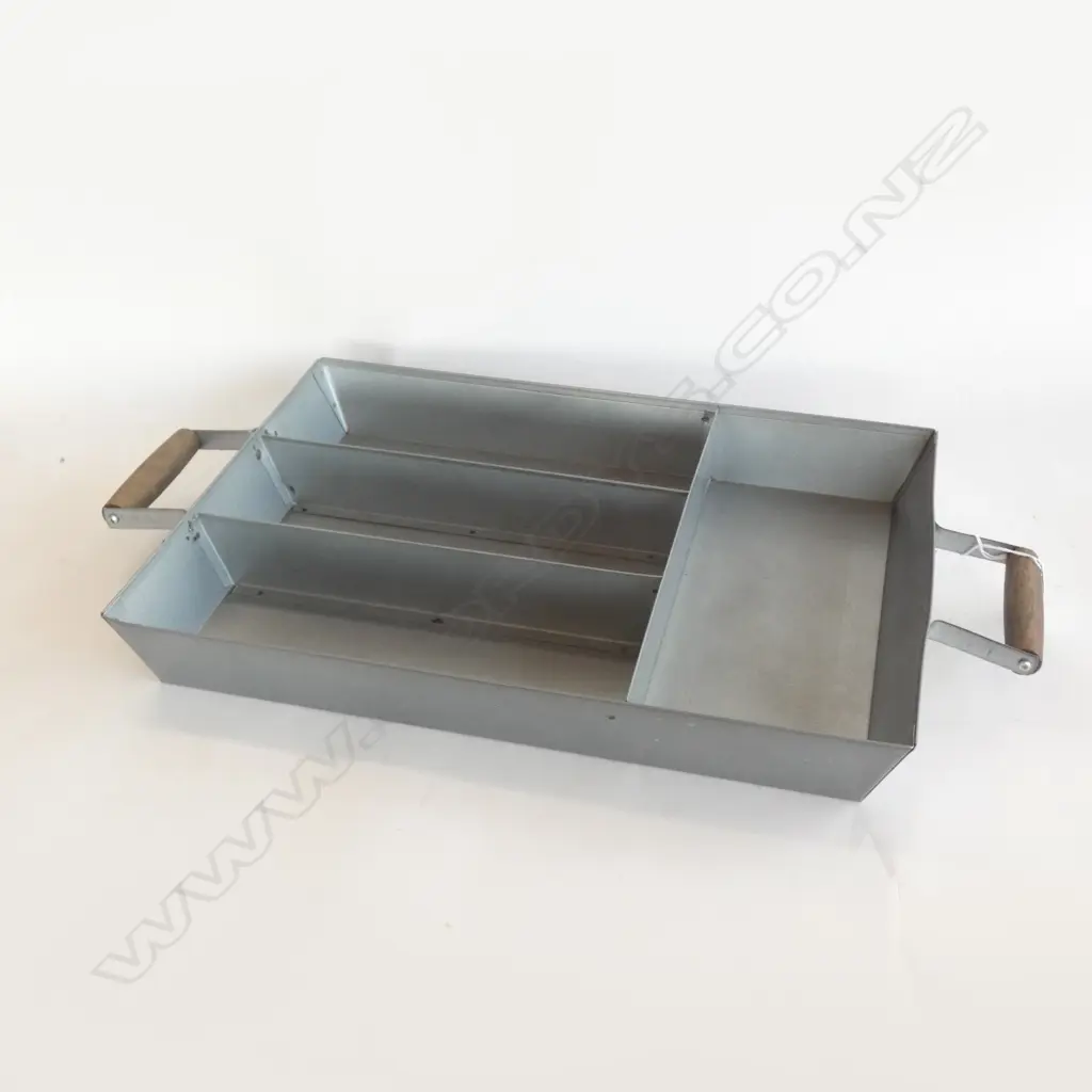 METAL CUTLERY TRAY WITH WOODEN HANDLES Image 1++